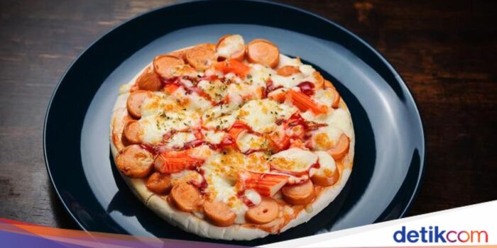 Pahami- Resep Pizza Sosis dan Crabstick Praktis Pakai Teflon