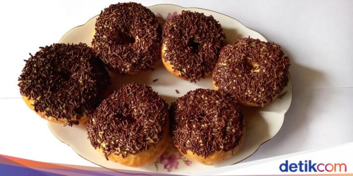Pahami- Resep Donat Kentang Empuk Topping Meises Favorit Anak