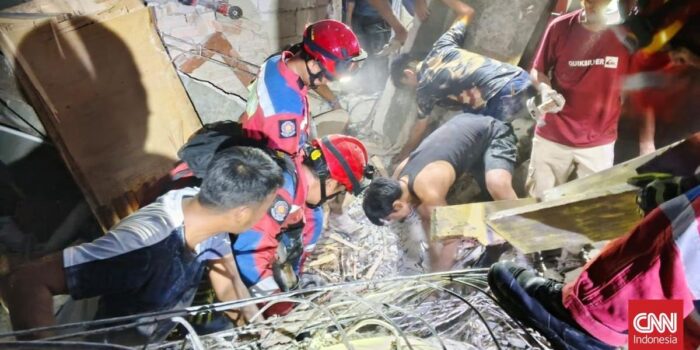 Berita Rumah di Jakut Roboh Saat Renovasi, Dua Orang Sempat Terjebak