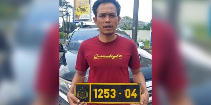 Berita Sopir Pajero Viral Pakai Strobo dan Pelat Dinas Polisi Ditangkap