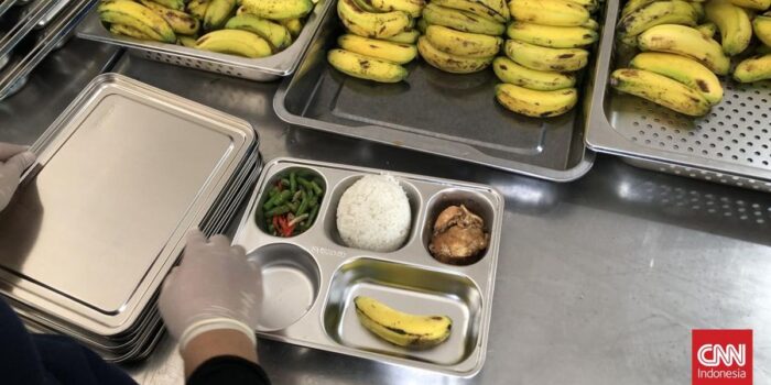 Berita Ayam Goreng Bau Busuk, Ratusan MBG di SMPN 3 Medan Dikembalikan