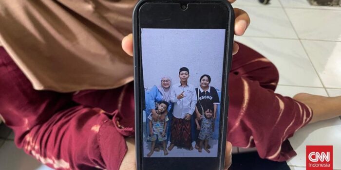 Berita Sarung Merah dan Sujud Terakhir Rafi di Reruntuhan Ponpes Al Khoziny