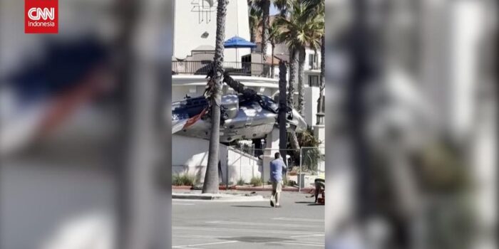 Berita Penampakan Helikopter Nyangkut di Tangga California