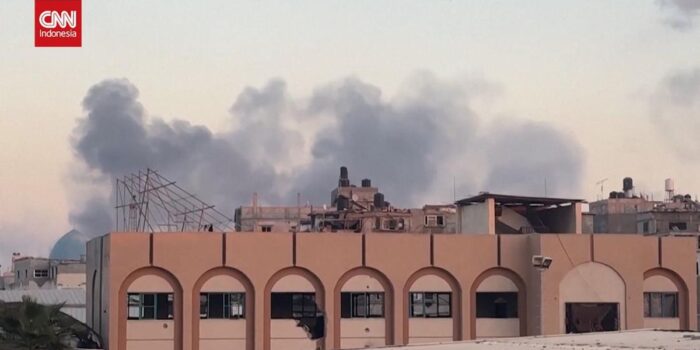 Berita Penampakan Asap Tebal di Khan Younis usai Serangan Israel