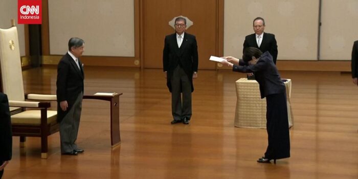 Berita Momen PM Perempuan Pertama Jepang Dilantik Kaisar Naruhito