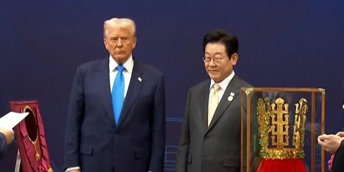 Berita Trump Terima Penghargaan Grand Order of Mugunghwa dari Korsel Berita Trump Terima Penghargaan Grand Order of Mugunghwa dari Korsel