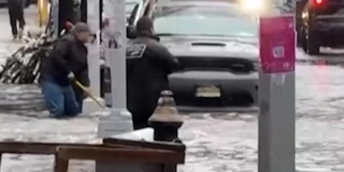 Berita Curah Hujan Pecah Rekor di New York CIty AS, Jalanan Banjir Berita Curah Hujan Pecah Rekor di New York CIty AS, Jalanan Banjir