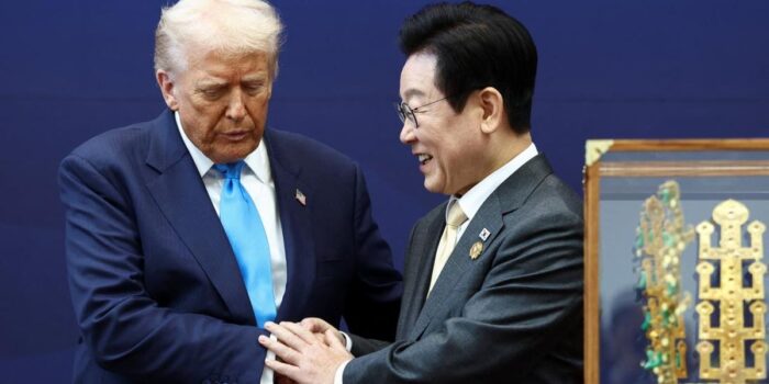 Berita Trump Dapat Hadiah Mahkota Emas ‘Dinasti Silla’ dari Korsel Berita Trump Dapat Hadiah Mahkota Emas ‘Dinasti Silla’ dari Korsel