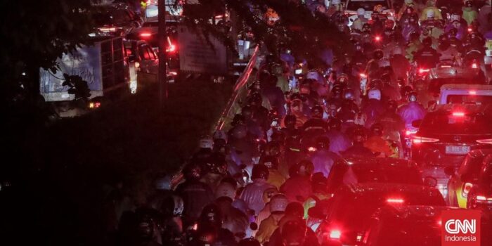 Berita Jakarta Macet di Mana-mana, Kendaraan Nyaris Tak Bergerak