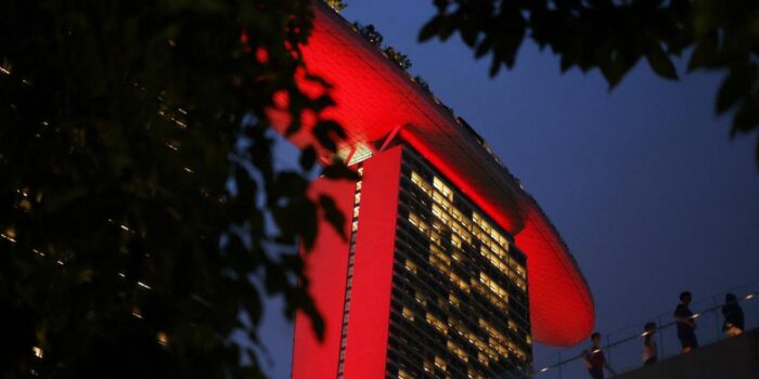 Berita Marina Bay Sands Singapura Kebakaran, Asap Hitam Mengepul di Lantai 55