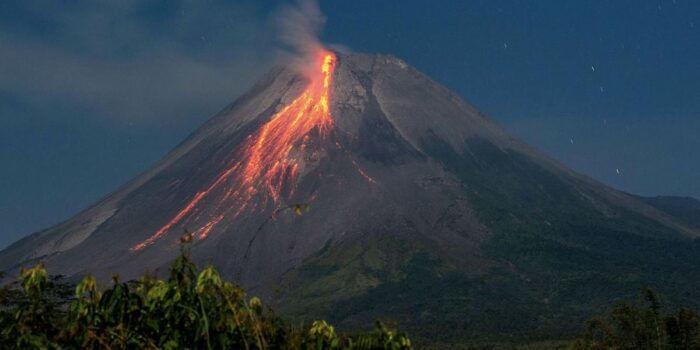 Berita Merapi 6 Kali Luncurkan Awan Panas Guguran, Jarak Terjauh 2,5 Km