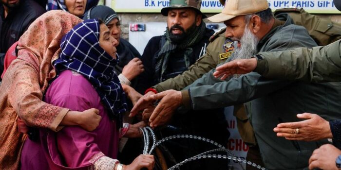 Berita Bahan Peledak Sitaan Polisi di Kashmir Meledak, 9 Orang Tewas