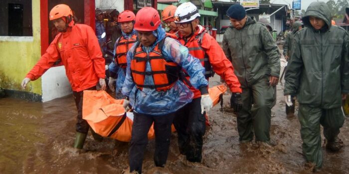 Berita Total Korban Tewas Banjir di Sumut, Aceh, Sumbar Capai 174 Orang Berita Total Korban Tewas Banjir di Sumut, Aceh, Sumbar Capai 174 Orang