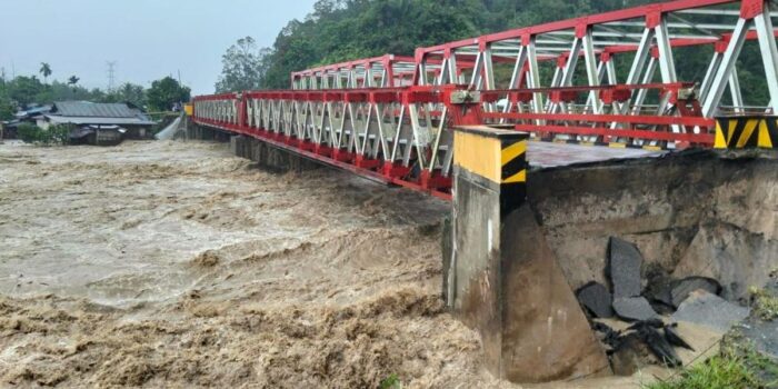 Berita 4 Jembatan di Aceh Putus Imbas Banjir, 20 Titik Longsor di Sibolga