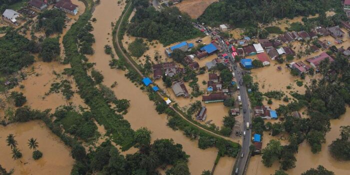 Berita Banjir di Mamuju Rendam 400 KK hingga Jalur Trans Sulawesi