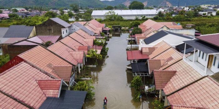 Berita Gedung Pesantren Ambruk hingga Jalan Lintas di Aceh Putus Imbas Banjir