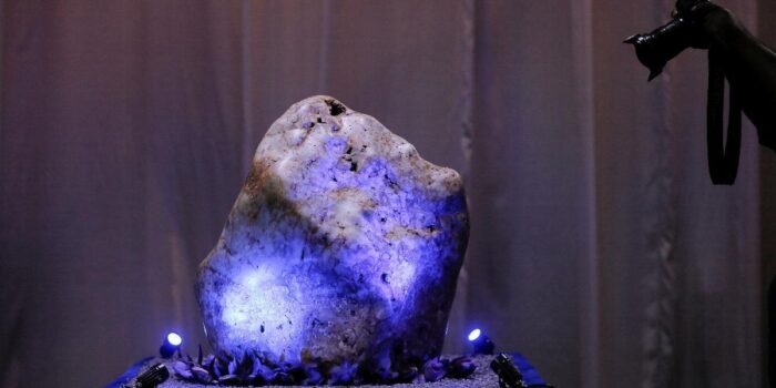 Berita 6 Batu Permata ‘Raksasa’ di Dunia dengan Taksiran Harga Gila-gilaan Berita 6 Batu Permata ‘Raksasa’ di Dunia dengan Taksiran Harga Gila-gilaan