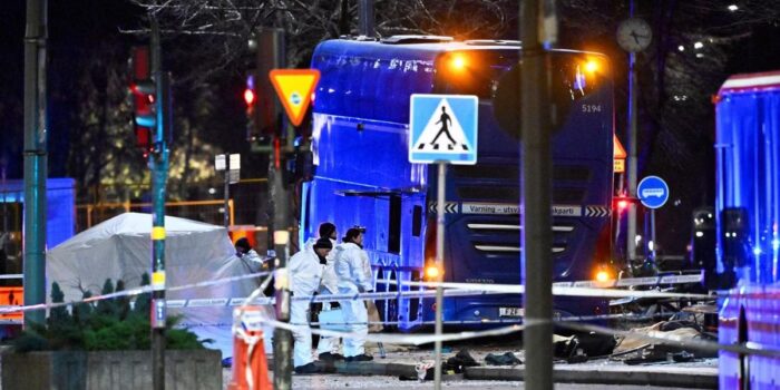 Berita Bus Tabrak Halte di Stockholm, 6 Orang Tewas
