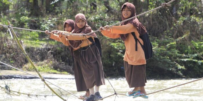 Berita Prabowo Bentuk Satgas Darurat Bangun 300 Ribu Jembatan di Pelosok