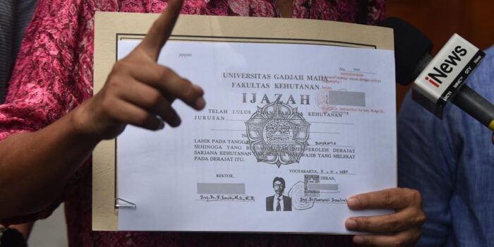 Berita Polisi Sita 723 Barang Bukti di Kasus Tudingan Ijazah Jokowi Berita Polisi Sita 723 Barang Bukti di Kasus Tudingan Ijazah Jokowi