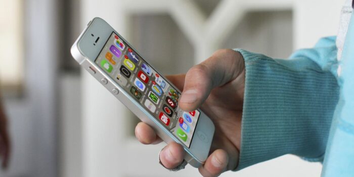 Berita Daftar Negara Larang Anak-anak Main Medsos, RI Kapan?