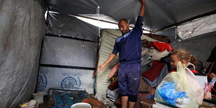 Berita Hujan Deras dan Suhu Dingin Mengintai Pengungsi Palestina di Gaza Berita Hujan Deras dan Suhu Dingin Mengintai Pengungsi Palestina di Gaza