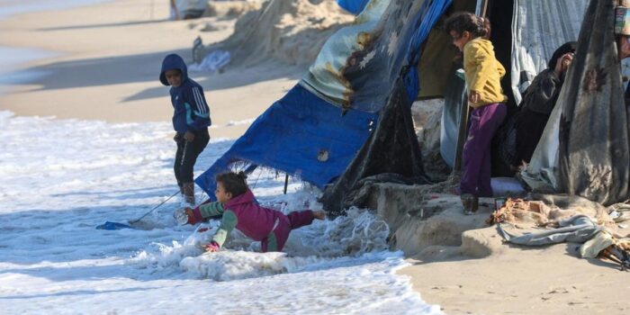 Berita Ratusan Ribu Keluarga di Gaza Hadapi Musim Dingin Tanpa Tenda-Pemanas Berita Ratusan Ribu Keluarga di Gaza Hadapi Musim Dingin Tanpa Tenda-Pemanas