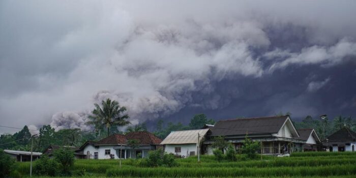 Berita Akses Jalan Lumajang-Malang Tutup Total Imbas Erupsi Gunung Semeru