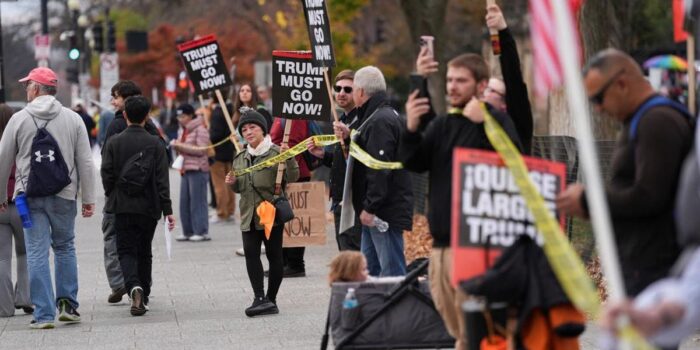Berita Massa Tuntut Trump Mundur sampai Thailand-Kamboja Saling Tembak Lagi Berita Massa Tuntut Trump Mundur sampai Thailand-Kamboja Saling Tembak Lagi
