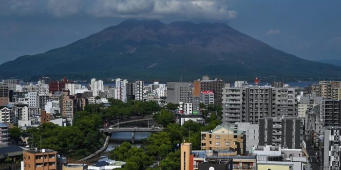 Berita Waspada Hujan Abu Gunung Sakurajima, Warga Diimbau Pakai Pelindung Berita Waspada Hujan Abu Gunung Sakurajima, Warga Diimbau Pakai Pelindung