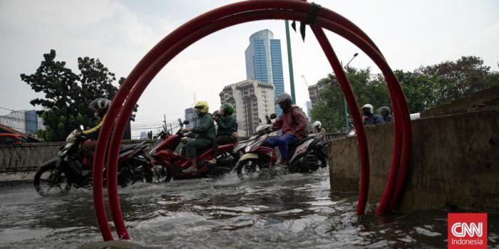 Berita 16 RT di Jakarta Terendam Banjir, Ketinggian Air 30 Cm hingga 1 Meter Berita 16 RT di Jakarta Terendam Banjir, Ketinggian Air 30 Cm hingga 1 Meter