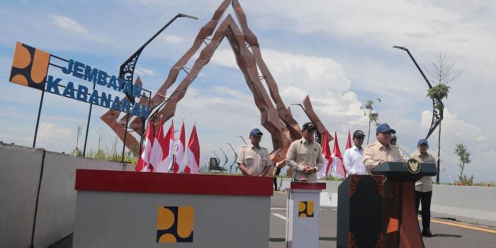 Berita Warga Antusias Sambut Prabowo Resmikan Jembatan Kabanaran