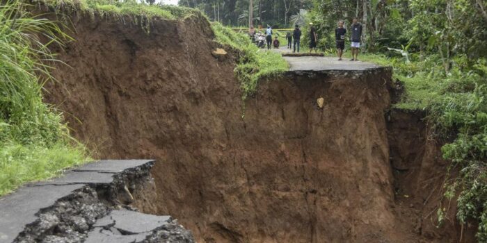 Berita Longsor di Banjarnegara, 1 Tewas dan 480 Orang Mengungsi Berita Longsor di Banjarnegara, 1 Tewas dan 480 Orang Mengungsi