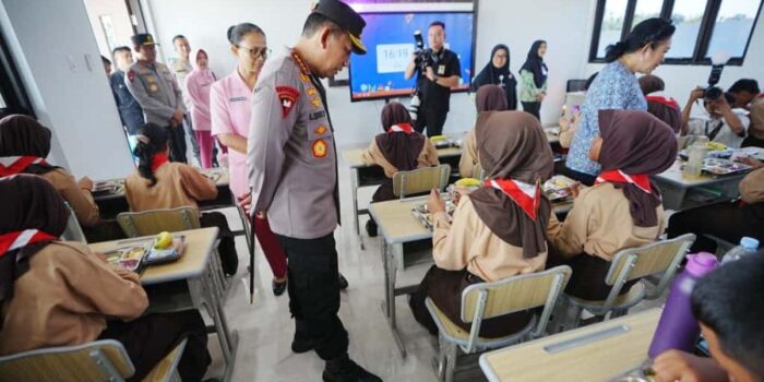 Berita Tinjau SMP Kemala Bhayangkari, Kapolri Singgung Wujudkan Generasi Emas