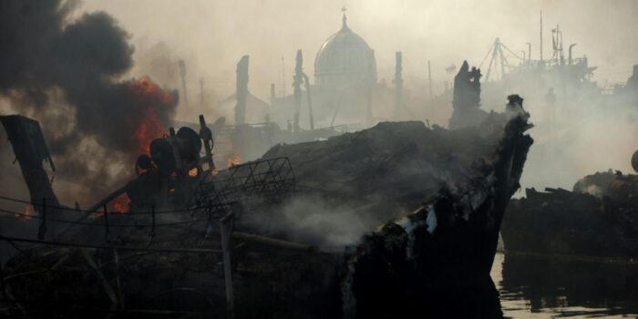 Berita Kapal Ikan Terbakar di Perairan Banda, 11 ABK Hilang