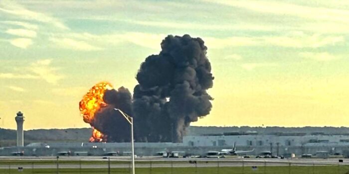 Berita Pesawat Kargo Jatuh di Kentucky Bawa 38 Ribu Galon Bahan Bakar Berita Pesawat Kargo Jatuh di Kentucky Bawa 38 Ribu Galon Bahan Bakar