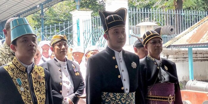 Berita Bantah Kubu Purbaya, Mangkubumi Tegaskan Tak Ada Kesepakatan Suksesi Berita Bantah Kubu Purbaya, Mangkubumi Tegaskan Tak Ada Kesepakatan Suksesi