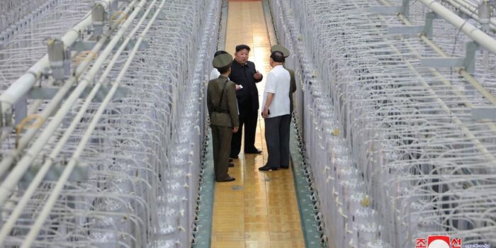 Berita Citra Satelit Ungkap Korut Bangun Pabrik Pengayaan Uranium Rahasia