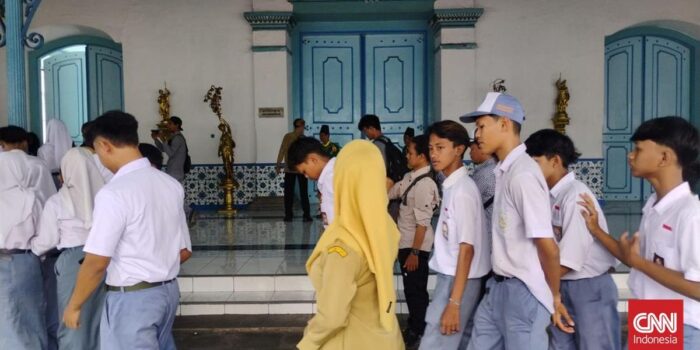 Berita Warga Umum Diperbolehkan Melayat Raja Keraton Surakarta PB XIII Berita Warga Umum Diperbolehkan Melayat Raja Keraton Surakarta PB XIII