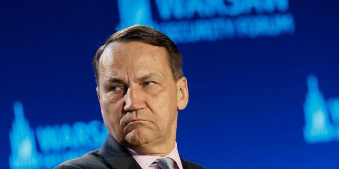 Berita Menlu vs Presiden Polandia Ribut, Tuding Mau Seret Warsawa Keluar UE Berita Menlu vs Presiden Polandia Ribut, Tuding Mau Seret Warsawa Keluar UE