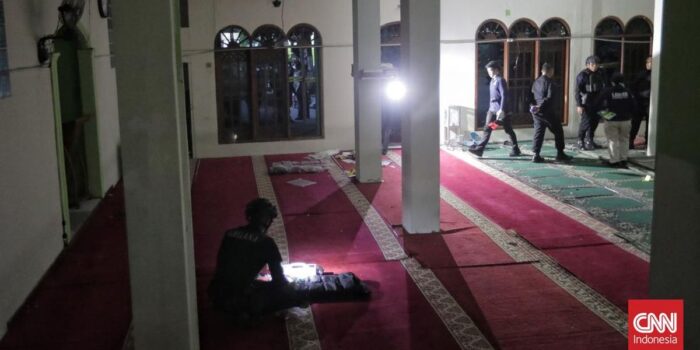 Berita Polisi Sebut Terduga Pelaku Ledakan SMA 72 Bawa Peledak di dalam Tas