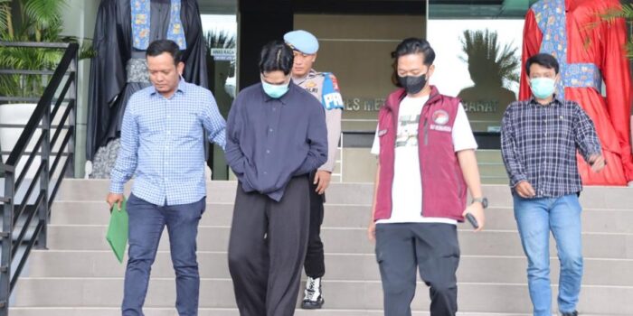 Berita Jalani Pemeriksaan Kesehatan Usai Ditangkap, Onad Dinyatakan Sehat Berita Jalani Pemeriksaan Kesehatan Usai Ditangkap, Onad Dinyatakan Sehat