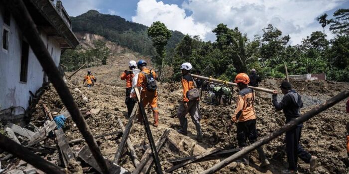 Berita Pencarian Korban Tanah Longsor Banjarnegara