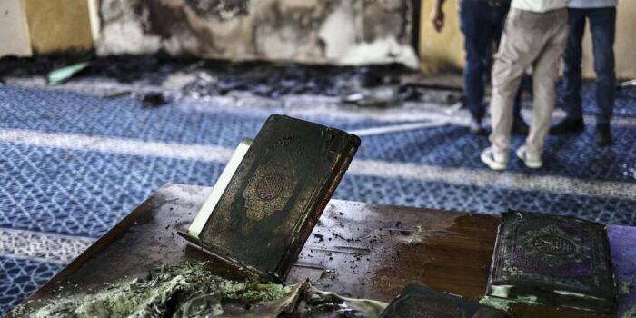 Berita Kekejaman Israel Bakar Masjid dan Al-Quran Berita Kekejaman Israel Bakar Masjid dan Al-Quran