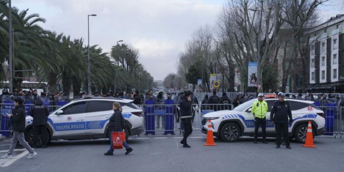 Berita Hotel di Istanbul Dikosongkan usai Ibu & 2 Anak Tewas Diduga Keracunan Berita Hotel di Istanbul Dikosongkan usai Ibu & 2 Anak Tewas Diduga Keracunan