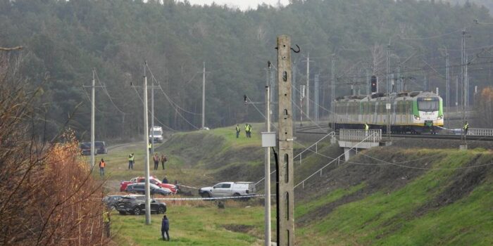 Berita Polandia Tuduh 2 Warga Ukraina Ledakkan Rel Kereta Dekat Warsawa