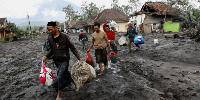 Berita Tiga Warga Luka Berat, 204 Hektare Lahan Rusak