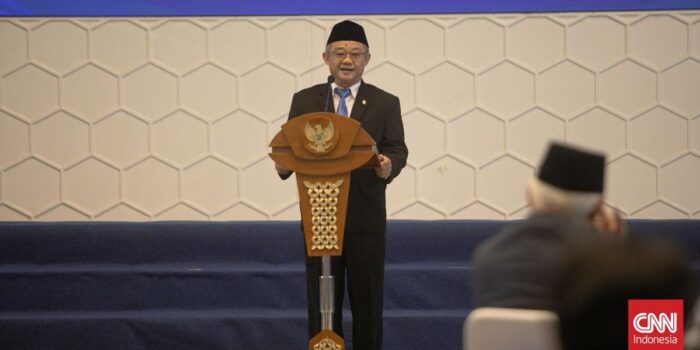 Berita Mendikdasmen Akan Perbaiki Sekolah Rusak Berat karena Erupsi Semeru