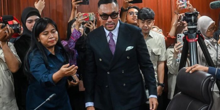 Berita Kata-kata Pertama Sahroni usai Disanksi MKD Nonaktif 6 Bulan di DPR Berita Kata-kata Pertama Sahroni usai Disanksi MKD Nonaktif 6 Bulan di DPR