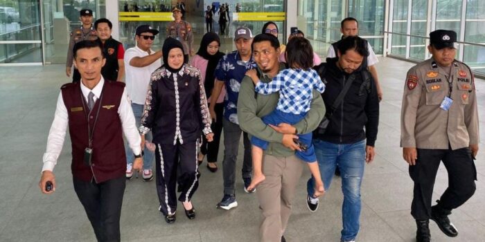 Berita Isak Tangis Sambut Bilqis di Makassar Usai Sepekan Diculik ke Jambi Berita Isak Tangis Sambut Bilqis di Makassar Usai Sepekan Diculik ke Jambi